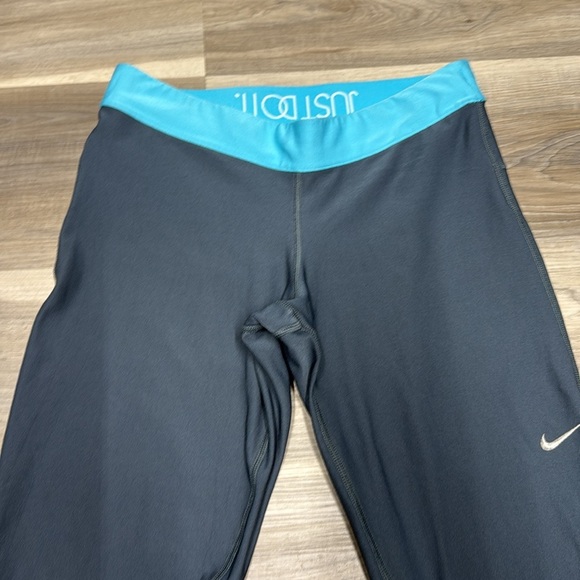 Nike gray and blue Capri leggings size medium - Picture 3 of 9